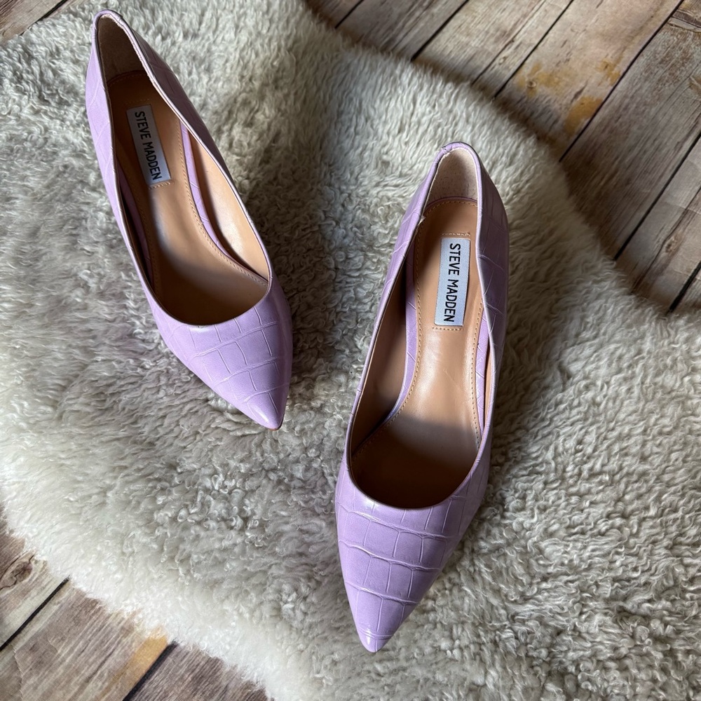 Steve Madden Luiza Croc Embossed Pump Heels In Lilac Crocodile